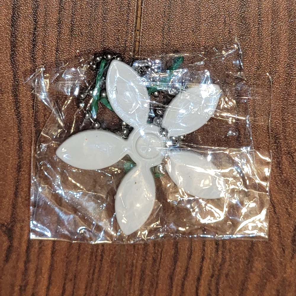 Flower shaped drain cleaner
